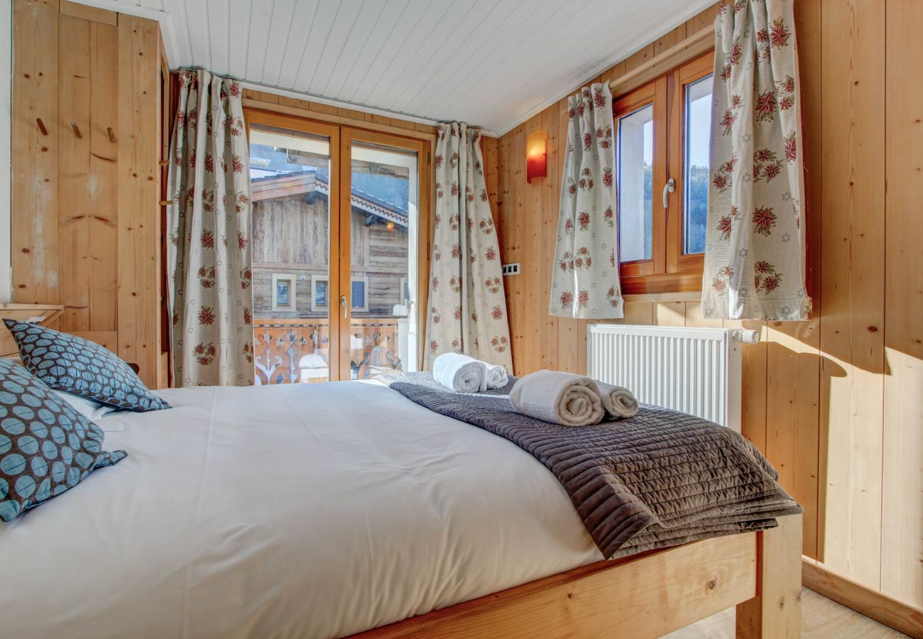 Chalet Arthur 3 - Double bedroom with shower - Morzine - Snow and Trek