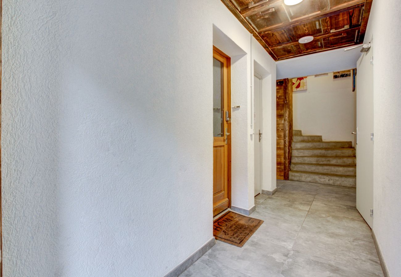 Chalet Arthur - Hallway - Morzine - Snow and Trek