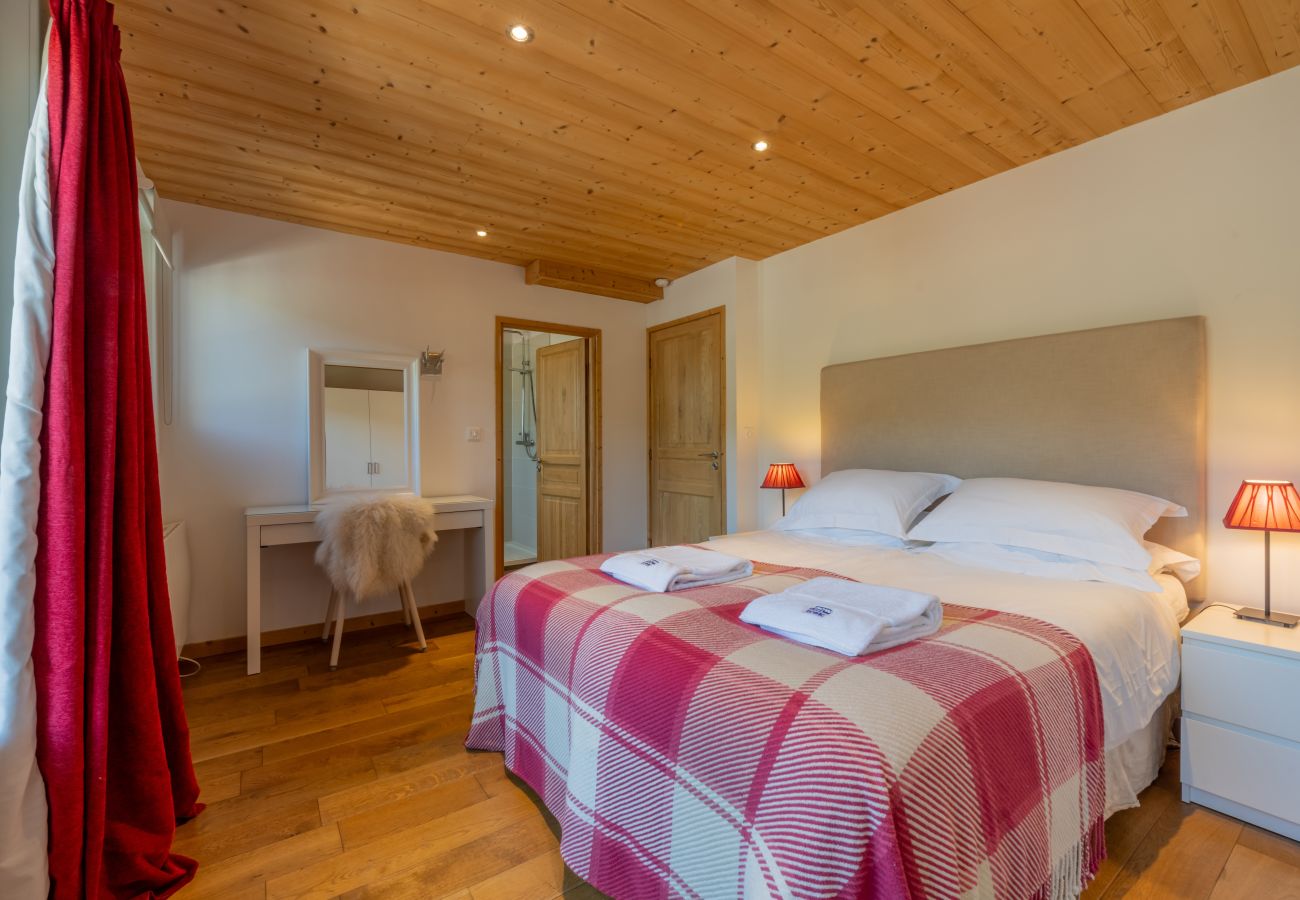 Le Combe Humbert Apartment- Morzine - Snow and Trek