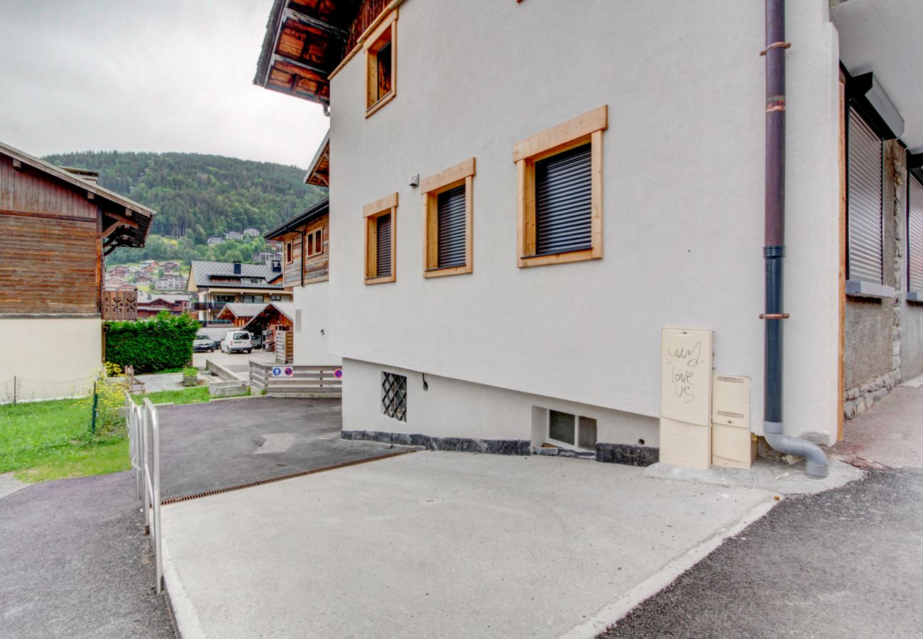 Chalet Arthur - Driveway - Morzine - Snow and Trek