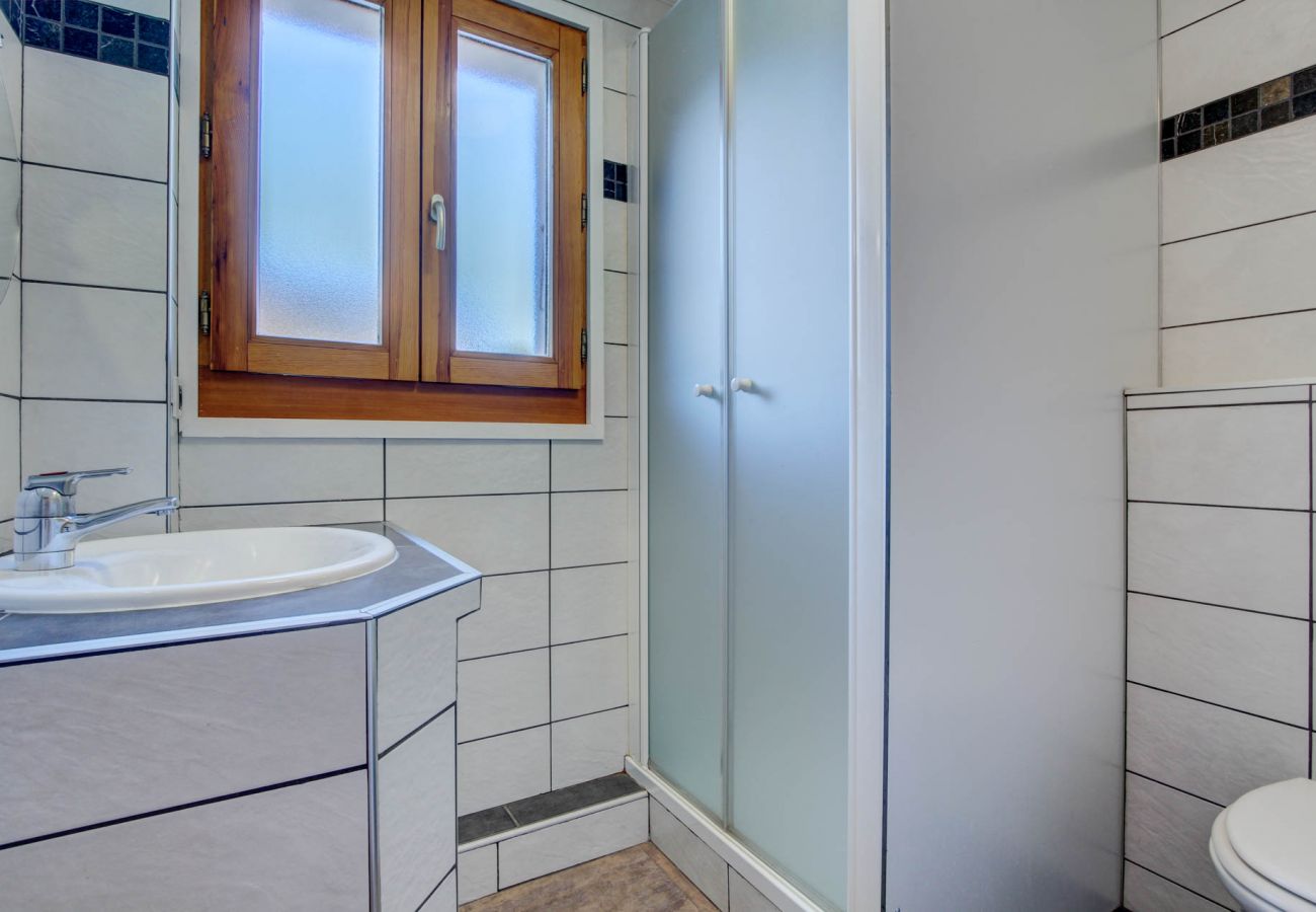 Chalet Arthur 3 - Bathroom - Morzine - Snow and Trek 