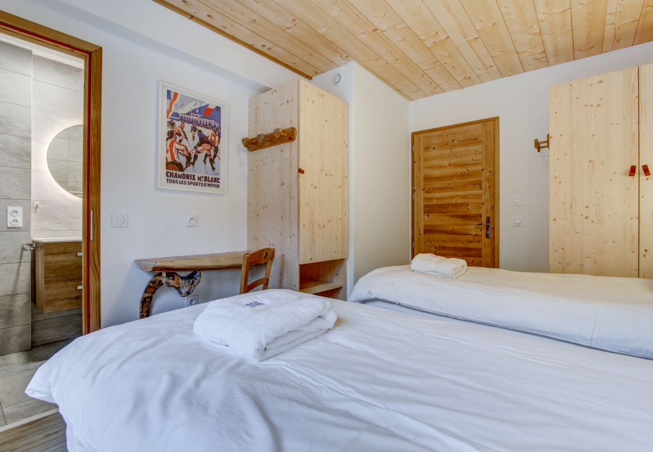 Chalet Arthur 2 - Bedroom 1 - Morzine - Snow and Trek