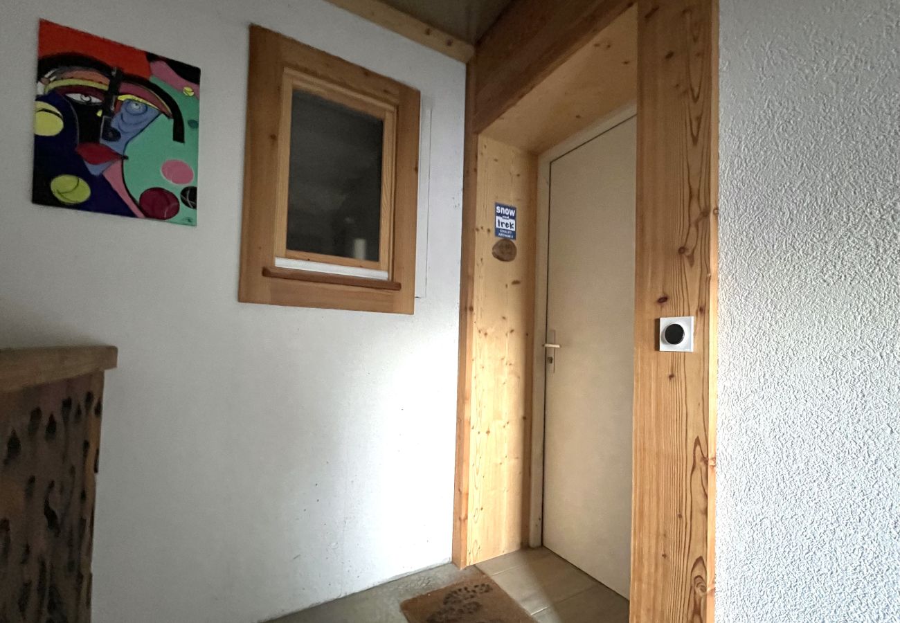 Chalet Arthur 2 - Front door - Morzine - Snow and Trek