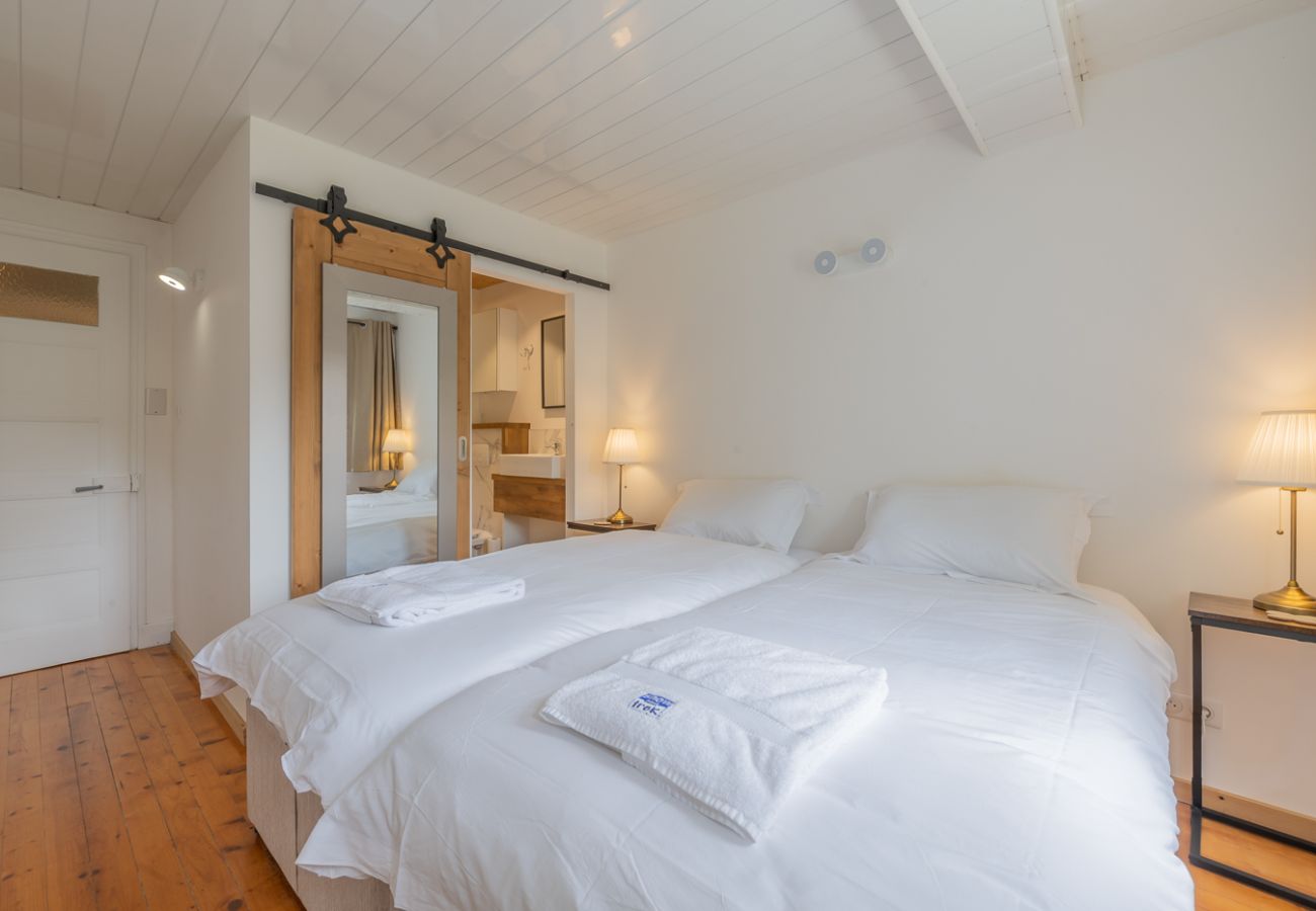 Berberis 2 apartment - bedroom  - morzine 