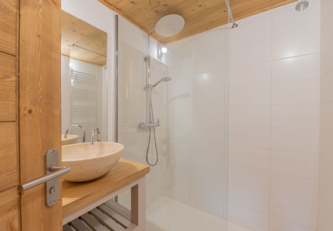 Berberis 2 apartment - bathroom shower  - morzine 
