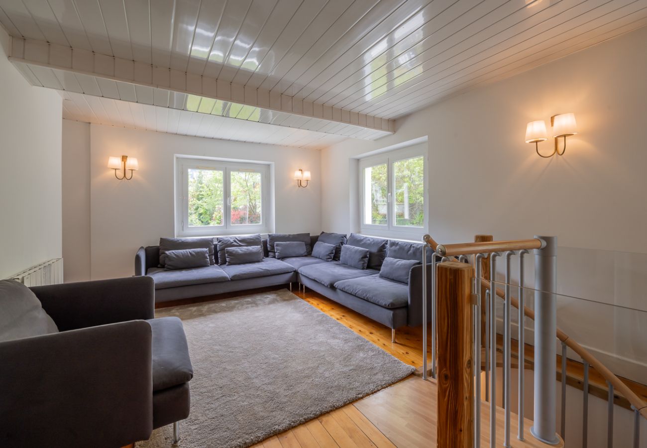 Berberis 2 apartment -living room sofa - morzine 