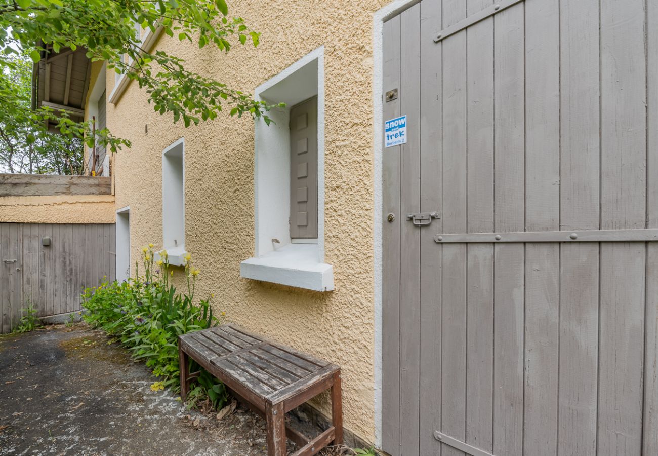 Berberis 2 apartment - entrance - morzine 