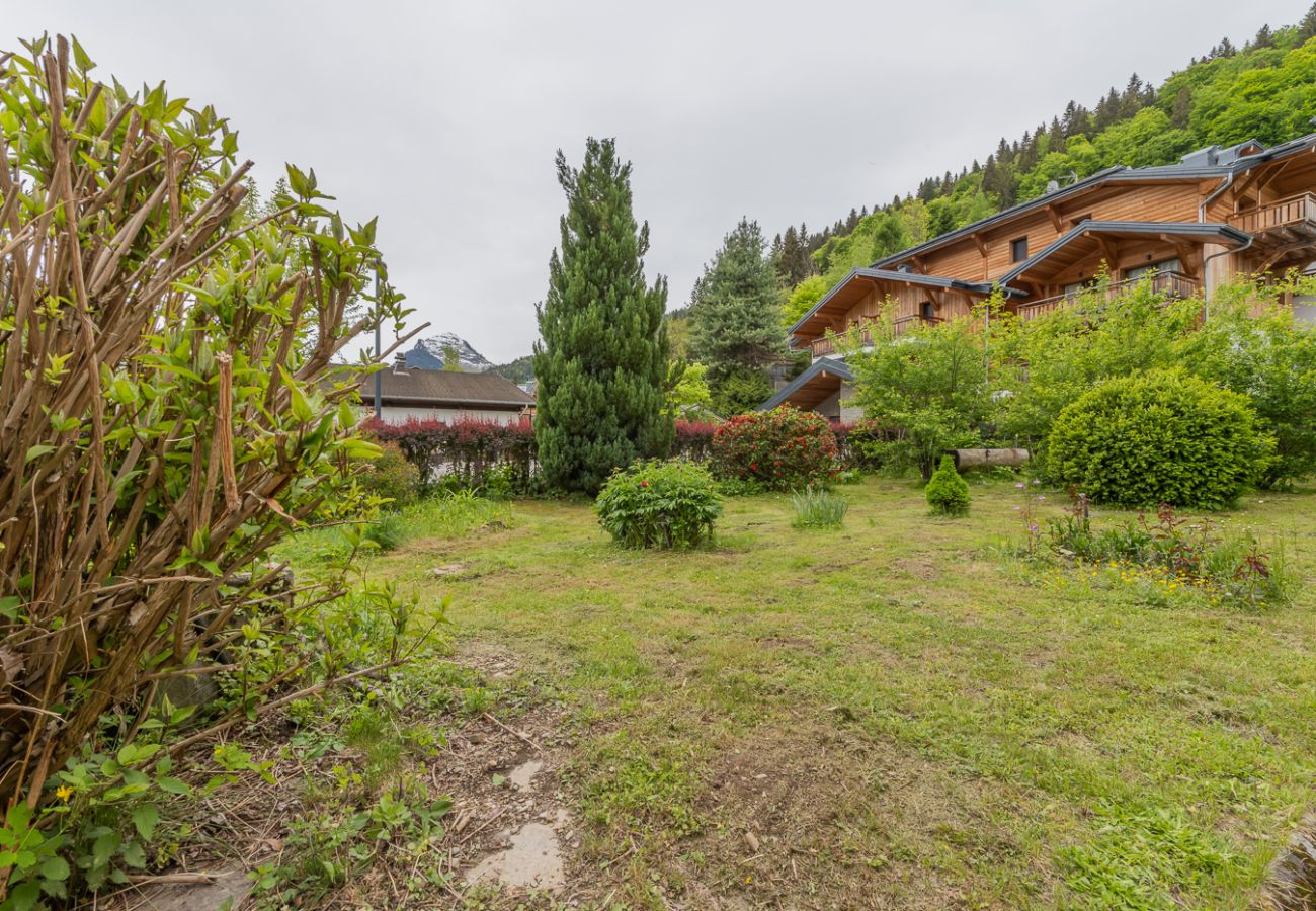 Berberis 2 apartment - outside garden - morzine 
