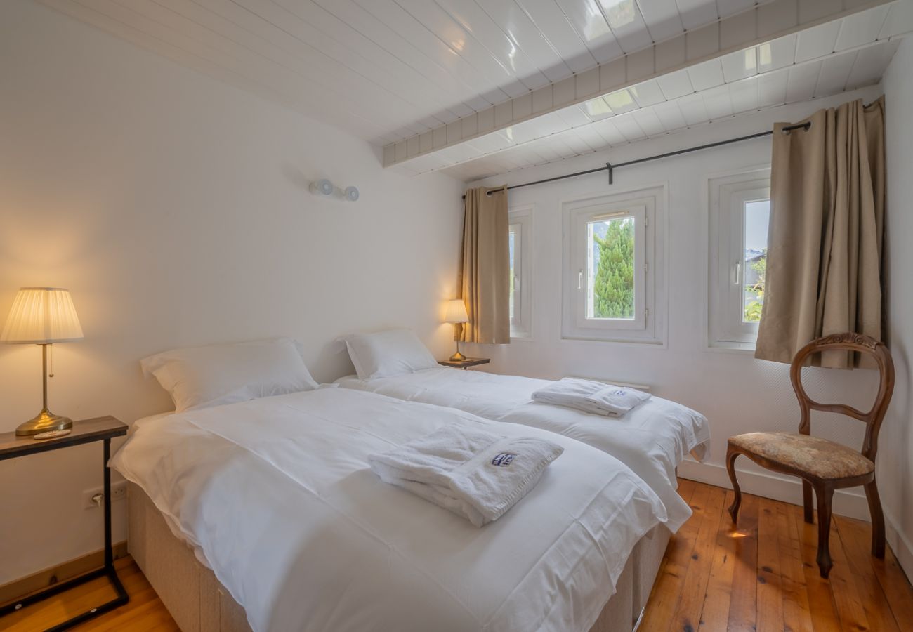 Berberis 2 apartment - bedroom  - morzine 