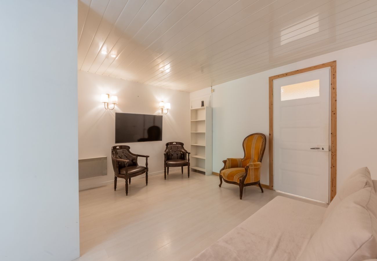 Berberis 2 apartment - tv sofa  - morzine 