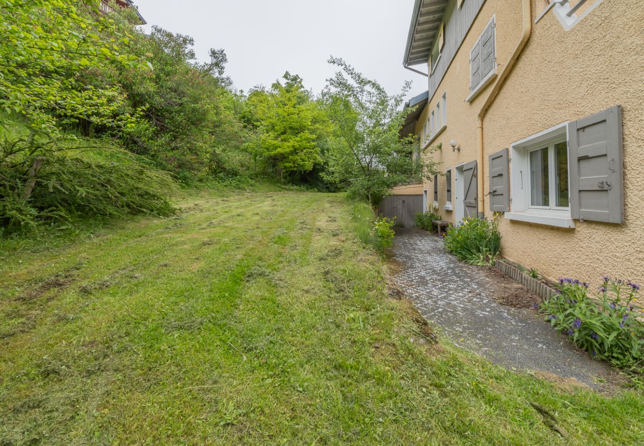 Berberis 2 apartment - parking outside  - morzine 